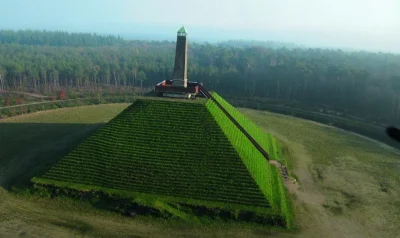 Sebgat - @myrmekochoria: Pyramide van Austerlitz w Holandii.