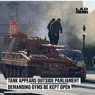 t0mI84 - Tak się robi #protest,w UK pojechali czołgiem pod parlament i żądają aby Sił...