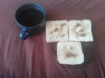 Sandrinia - Bieda śniadanie do łóżka:
-chleb tostowy
-margaryna
-FASTI EMENTALER
...