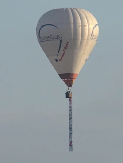 tbienko - Ciekawy balon lata teraz nad #krakow. #protest można prowadzić kreatywnie :...