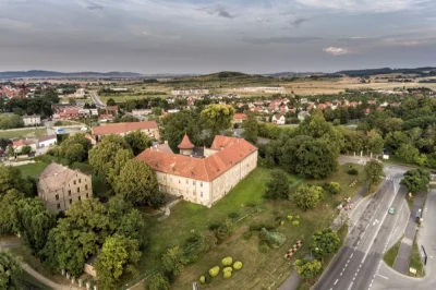 CesarzPolski - Fajnie, że ktoś to kupił, bo stało i niszczało. Pałac Sandreckich, wśr...