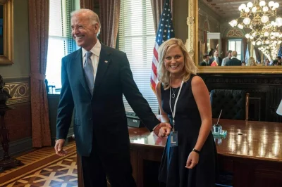 e.....n - Joy Biden i jego małżonka Joy Division - co o nich sądzicie? ( ͡° ͜ʖ ͡°) #t...