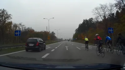 henry_thripshaw - >nie używaj ścieżek rowerowych
jedź parami całą szerokością jezdni
...