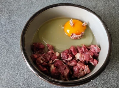 Felonious_Gru - Dzisiejsze śniadanie: jajko surowe, surowa wołowina 

Do czarnolist...