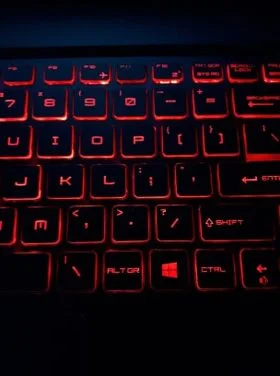 thesc - @Pan_Mysz: Budzę się codziennie...otwieram laptopa i mówię:
"No #!$%@?@ znow...