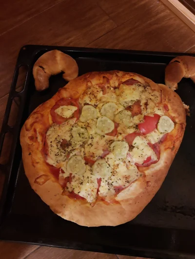harnasiek - #gotujzwykopem #pizza #kuchnia #harnasnagastro 
Pierwsza próba samodzieln...