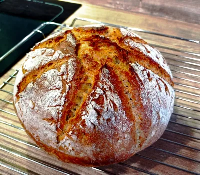 Jarczur - Mój drugi chleb z garnka żeliwnego. Też pszenno żytni na zakwasie suszonym....
