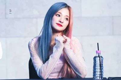 XKHYCCB2dX - #nagyung #fromis9 
#koreanka