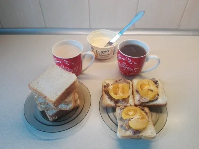 Sandrinia - Śniadanie:
-chleb
-czepiali się o margarynę, więc tym razem #maslo
-pa...