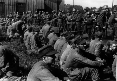 brusilow12 - Polscy żołnierze wzięci do niewoli po zakończeniu walk o Westerplatte

...