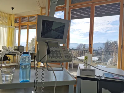 ms93 - Całkiem przyjemny ten szpital w Zurychu. Własny telewizor ze słuchawkami i tel...
