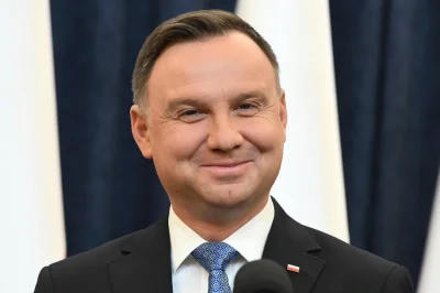 K.....a - Zawsze uśmiechnięty, zupełnie jak Andrzej Duda, ktoś taki wesoły nie może r...