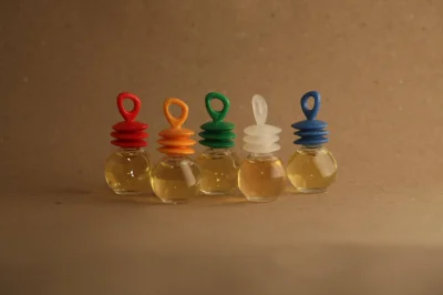 dyniel - Tym razem mamy 5 miniaturek damskich perfum Naf Naf. Dla kolekcjonerów 5 ład...