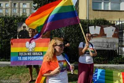 m.....e - Przypomnieć tutaj należy, że UW poświęca wiele energii na "gender studies" ...