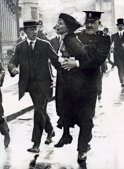 MaxxExx - 13 listopada 1913 r. Emmeline Pankhurst, liderka brytyjskich sufrażystek, w...