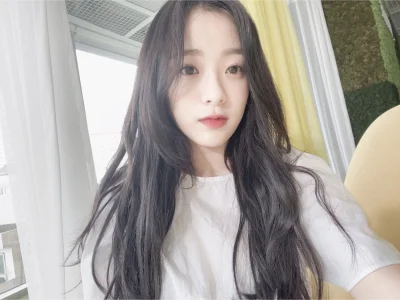 XKHYCCB2dX - #jinsol #april 
#koreanka