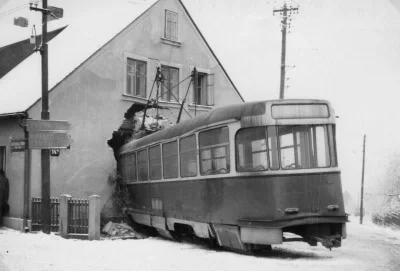 JamnikWallenrod - ROZJAZDY 

Życie mnie rozjeżdża, a przystanki są złe. 
Poszarpan...