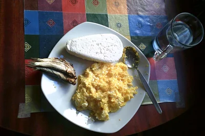 anonymous_derp - Dzisiejszy obiad: Jajecznica z 6 jaj z masłem klarowanym, twaróg, sz...