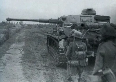 royal_flush - PzKpfw IV Ausf. F2 z Panzer-Regiment 29. Zdjęcie wykonano w rejonie Len...