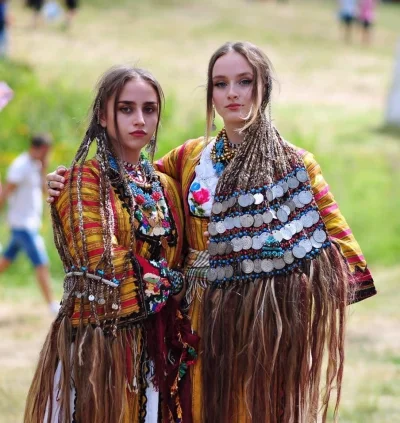 Turnam - Tradycyjne suknie i warkocze, sfotografowane we wsi Startsevo w Bułgarii #zd...