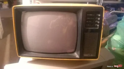 sunkillmoon - się nagrywało na VHS i oglądało na takim TV, szczególnie No Good