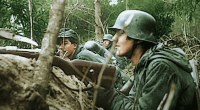 wojna - Niemieccy żołnierze 9. Armii w oczekiwaniu na radziecki atak, Wzgórza Seelow,...
