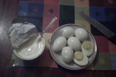 anonymous_derp - Dzisiejsza kolacja: Sześć jajek na twardo ze śmietaną.

Do czarnol...