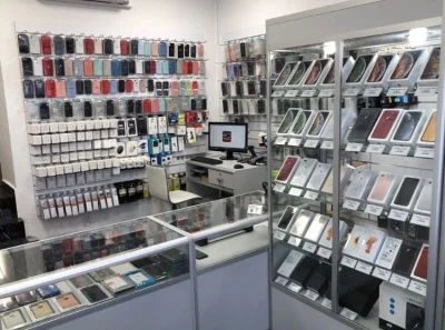 macedonczyk - Pytanko, jak to jest z zakupem telefonów z tych mniejszych butików, tam...