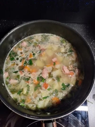 Janusz_Lubikwasa - A dzisiaj na obiad prawilna zupa ziemniaczana z kiełbaska, cebulką...