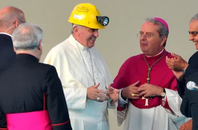 vytah - Papież przygotowuje się do szturmu na kopalnię Wujek, 2021, koloryzowane: