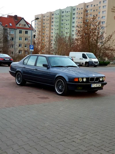 Szlif - Takiego klasyka dzisiaj spotkałem, wyglądał groźnie. 
#carspotting #motoryzac...