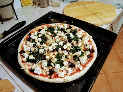 uukasz - #gotujzwykopem #jedzenie #kuchniawloska #pizza #foodporn 

Właśnie poleciała...
