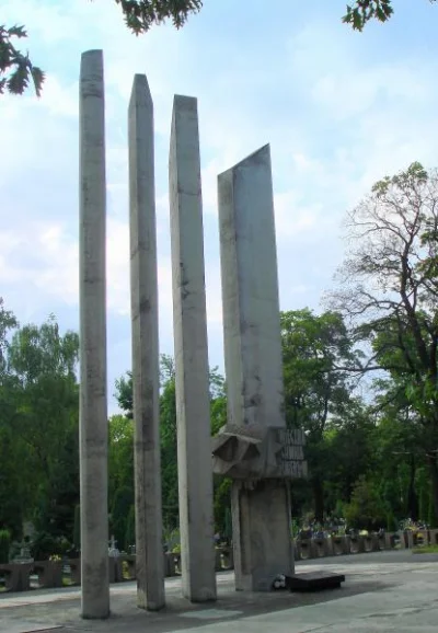 red7000 - @Borealny: z Legnicy to mi się kojarzy tylko, na cmentarzu jest monument up...