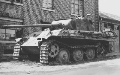 royal_flush - PzKpfw V Ausf. G "Panther" nr '202' z 2./SS-Panzer-Regiment 1 wchodzące...