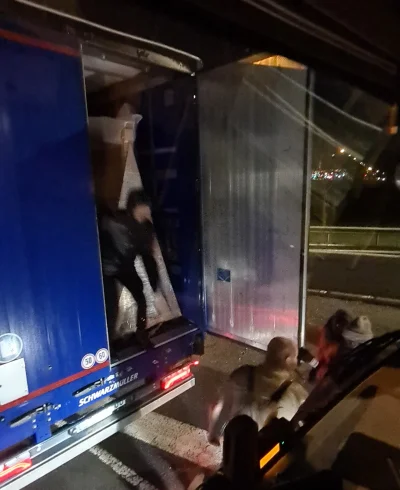 dlaczegoJA - A tutaj bez zmian #calais #imigranci #transport #zycietruckera