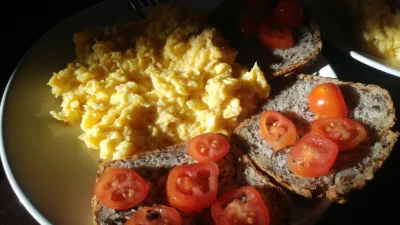 Kocia_mietka - Dzien dobry, w ten piękny piątek (⌒(oo)⌒)
Śniadanie do oceny :)
Jajecz...