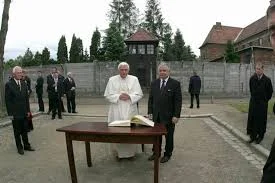 kungfiskare - Papiez Benedykt w Oswiecimiu powiedzial "Niemcy byli pierwszymi ofiaram...