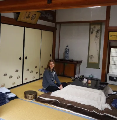 matiJ - @Shatter: "palenisko" poniżej poziomu podłogi, na środku pokoju :D Kotatsu 
...