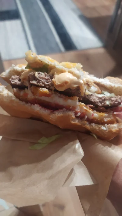 Harry_Callahan - Trzecie podejście do burgera drwala. Faktycznie jest "burger drwala"...