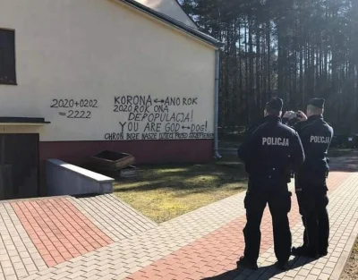 Defect - Policjanci nabazgrali napisy na ścianie i jeszcze zdjęcia robią, żeby pochwa...