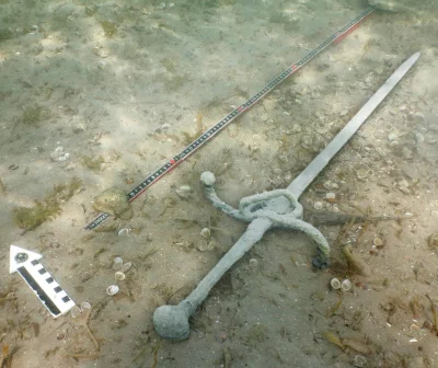 Zwiadowca_Historii - Świetnie zachowany miecz z XVI w. odkryty w Jeziorze Zuryskim Li...