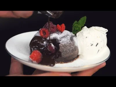 MG78 - @komentarze: Lava cake z płynną czekoladą w środku - polecam!

Link do filmu...