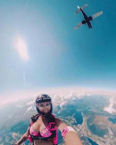 Wyrewolwerowanyrewolwer - #skokispadochronowe #sportyekstremalne #skydiving #cycki #s...