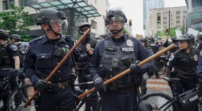 tomosano - W Stanach każdy policjant ma nazwisko na mundurze, to powinien być standar...