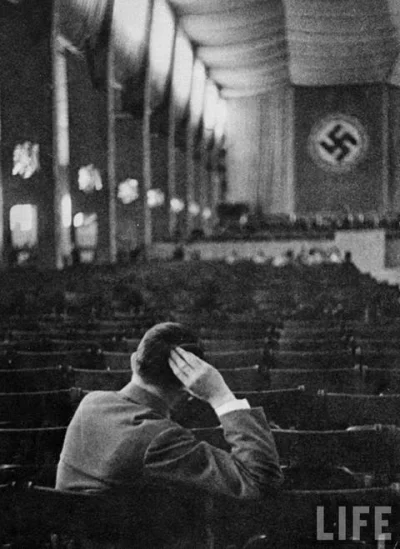 thetrumpist- - Hitler na próbie orkiestry

Leopold Hall, Monachium, 1938
#hitler #...