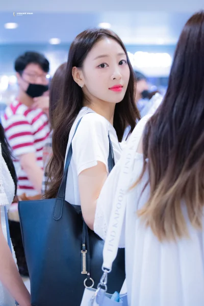 XKHYCCB2dX - #yves #loona 
#koreanka