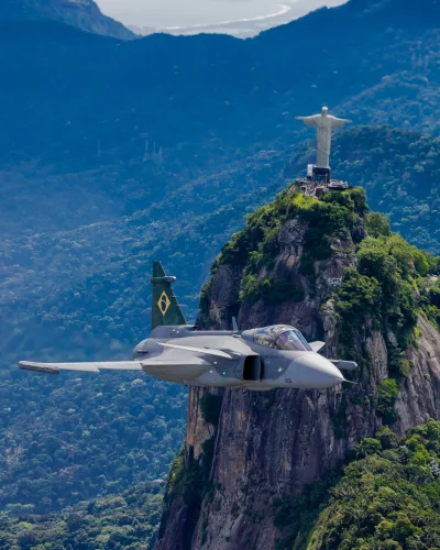 Springiscoming - Nowe zdjęcie promocyjne myśliwca SAAB Gripen E, wykonane nad Rio de ...