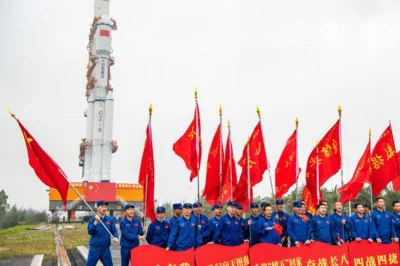 yolantarutowicz - Transmisja z pierwszego startu rakiety Chang Zheng 8 (pol. Długi Ma...