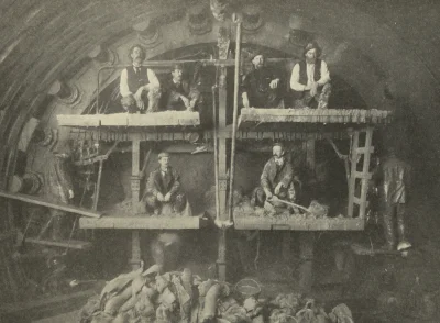 myrmekochoria - Robotnicy budujący kanały w Chicago, 1912. 

Artykuł

#starszezwo...