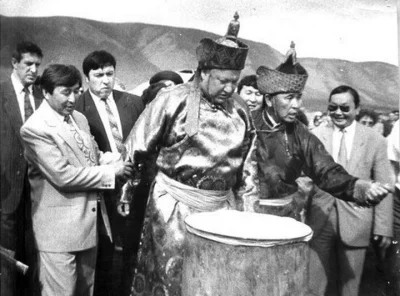 myrmekochoria - Borys Jelcyn podczas wizyty w Republice Tuwy, 1994

#starszezwoje -...